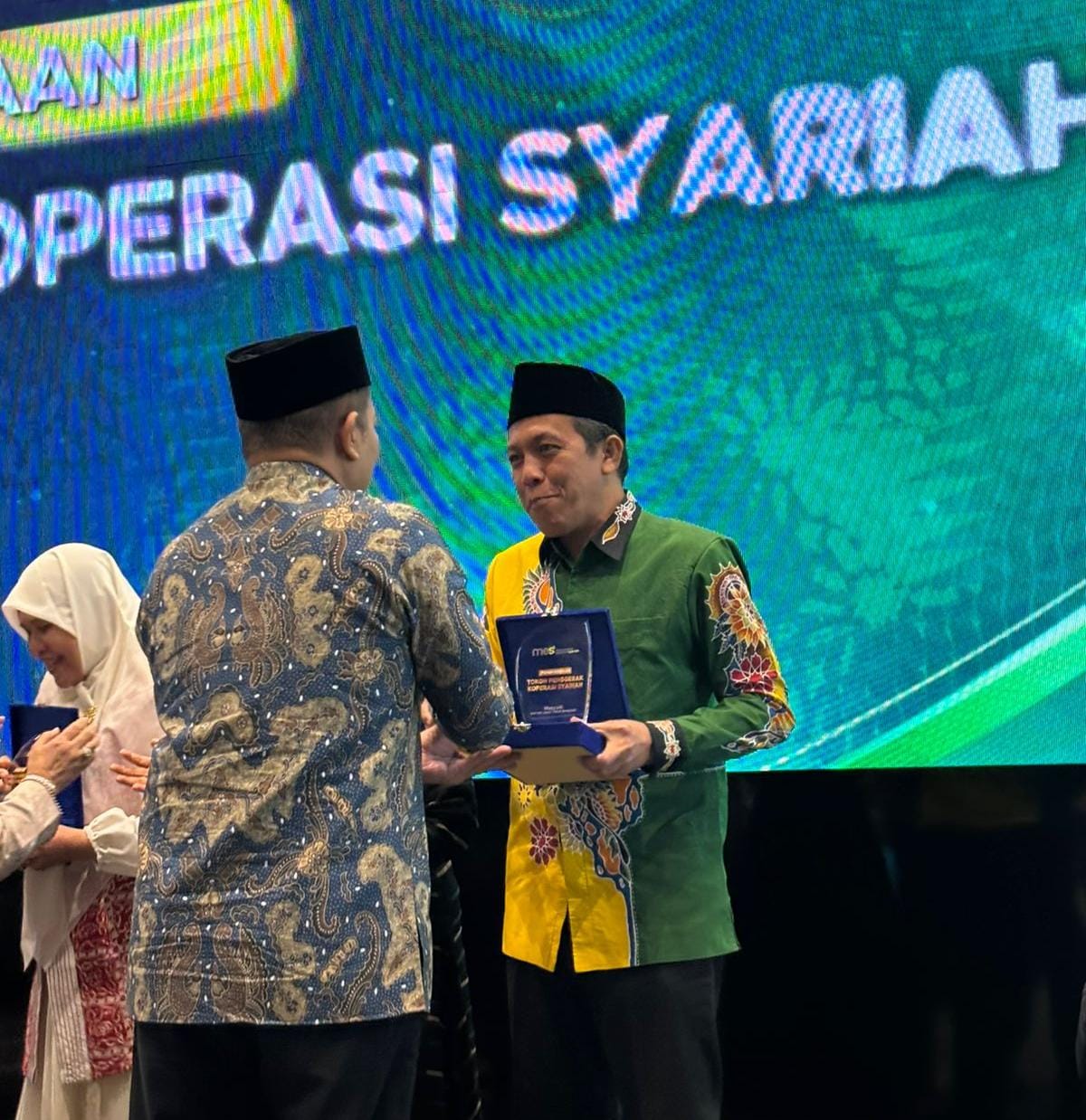 Dirut BMT NU Jatim Raih Penghargaan Nasional Sebagai Tokoh Penggerak Koperasi Syariah